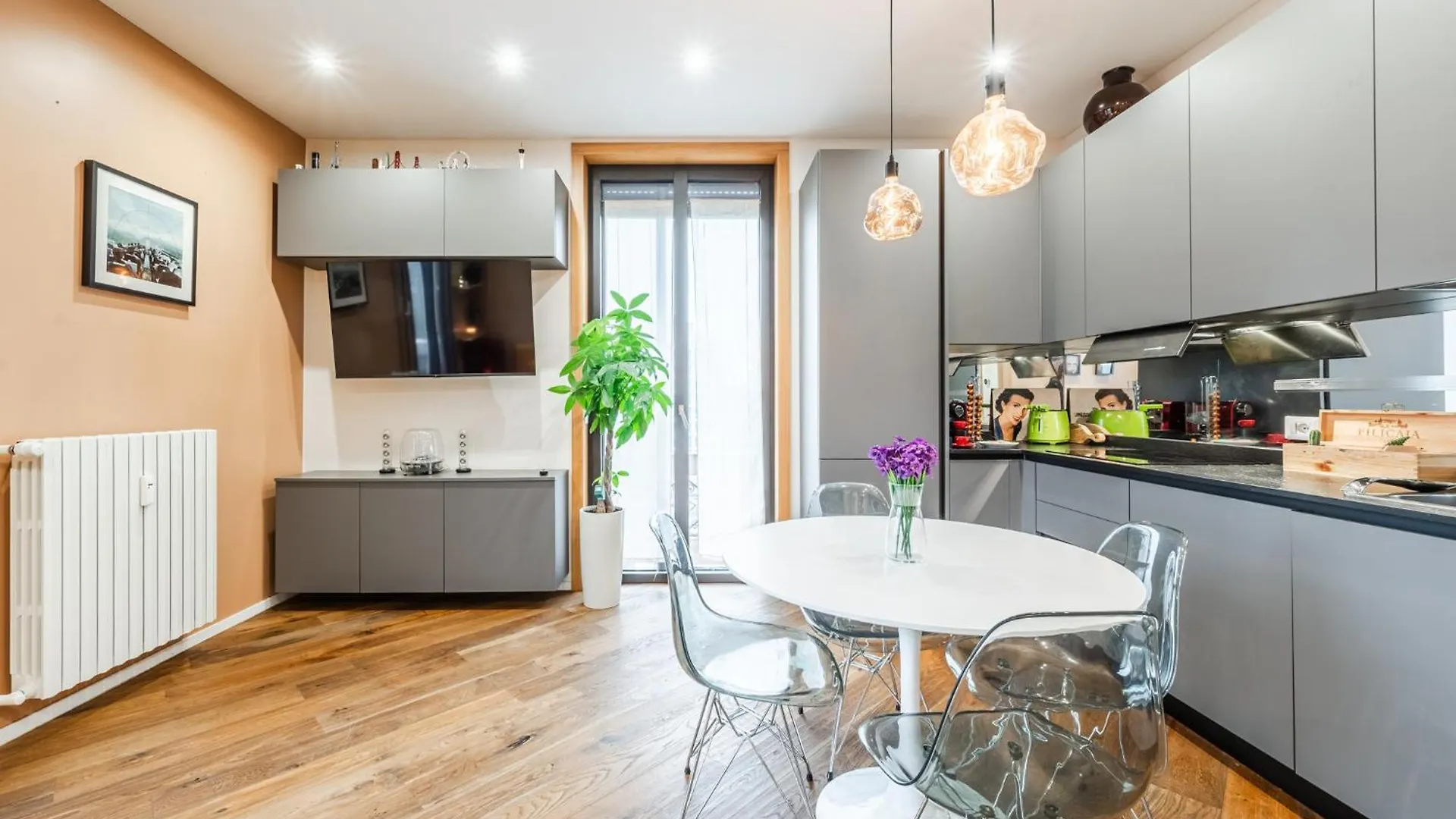 The Visionary Home - Navigli Area Milaan